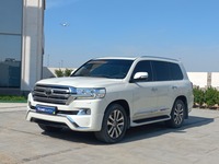 Used 2018 Toyota Land Cruiser for sale in Dubai