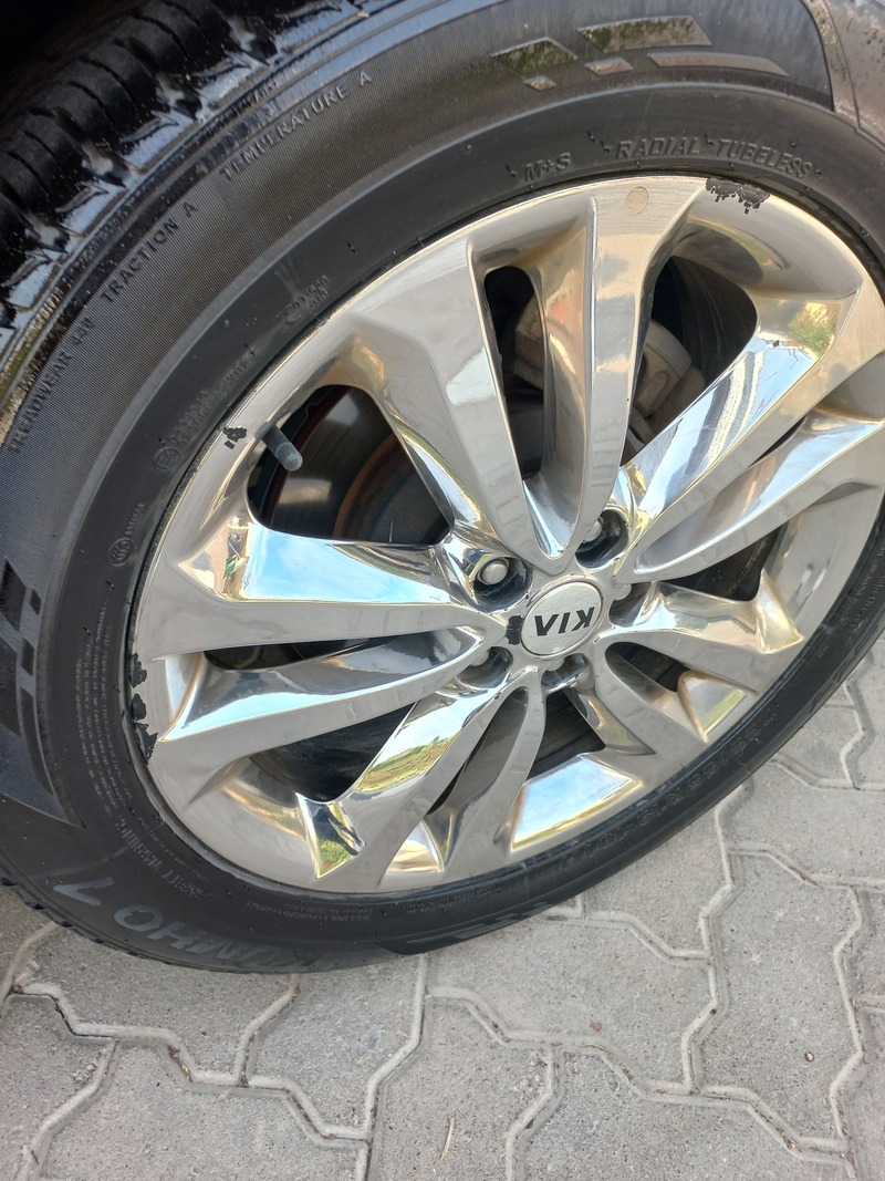 Used 2016 Kia Carnival for sale in Dubai