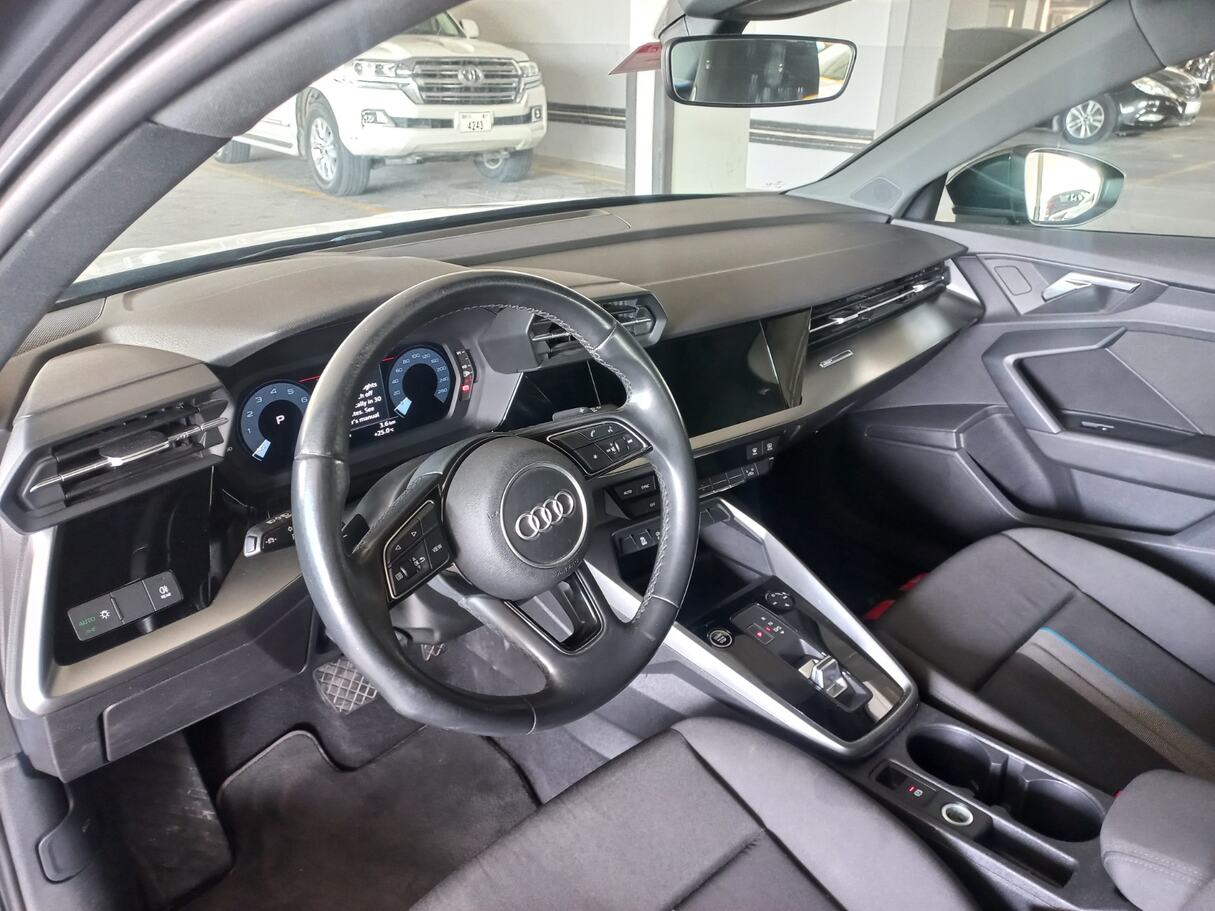 Car image 11