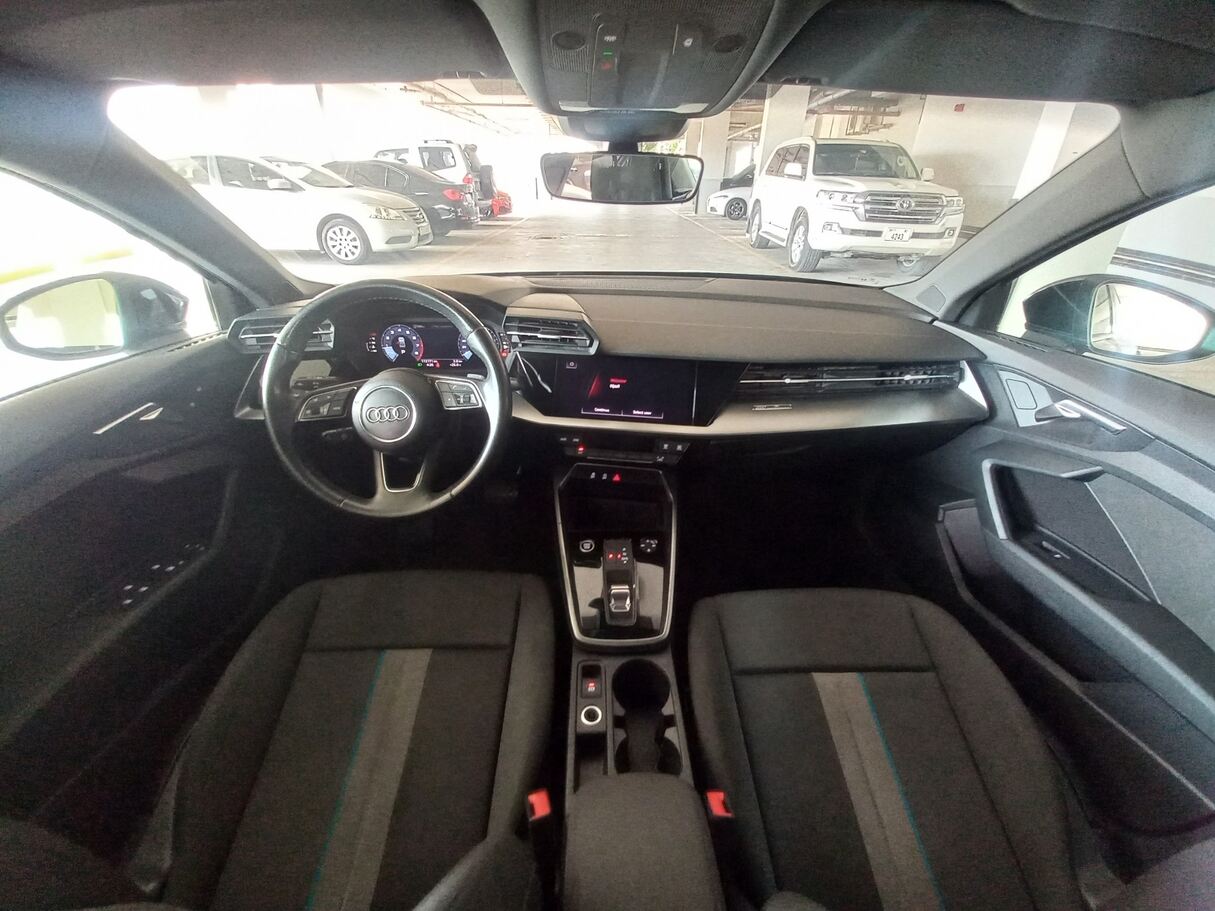 Car image 14