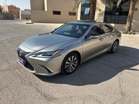 Used 2021 Lexus ES250 for sale in Riyadh