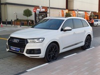 Used 2017 Audi Q7 for sale in Dubai