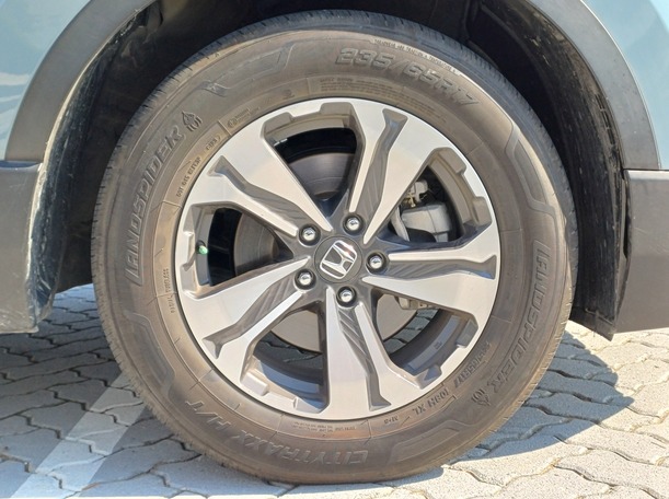 Car image 9