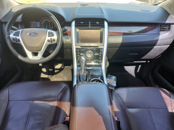Car image 15