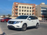 Used 2013 Nissan Pathfinder for sale in Dubai