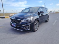 Used 2019 Kia Carnival for sale in Dammam