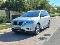 Used 2017 Nissan Pathfinder for sale in Dubai