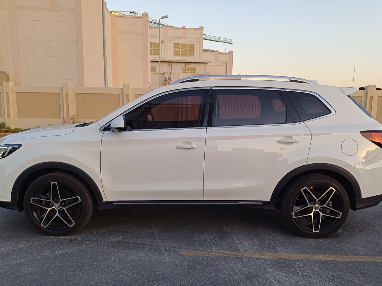 Car image 8