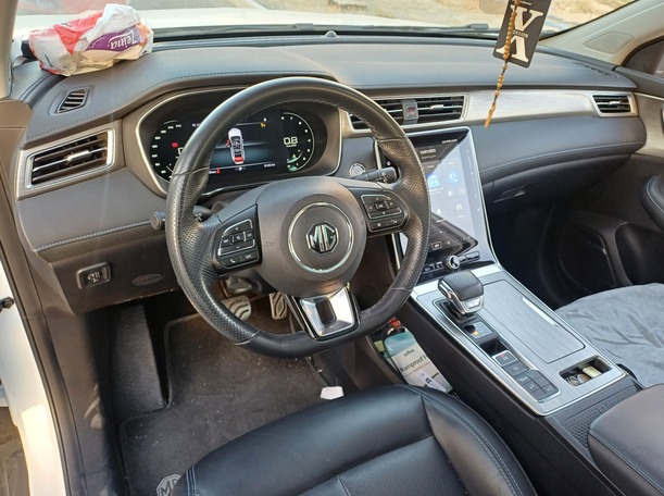 Car image 11