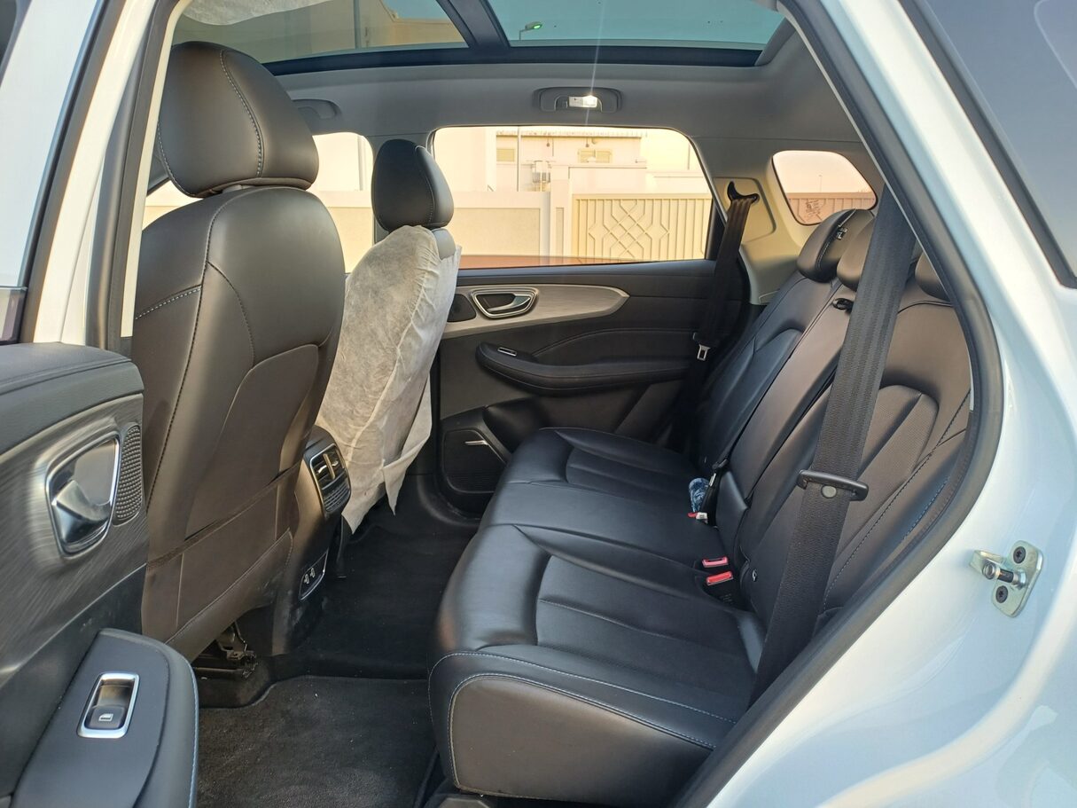 Car image 13
