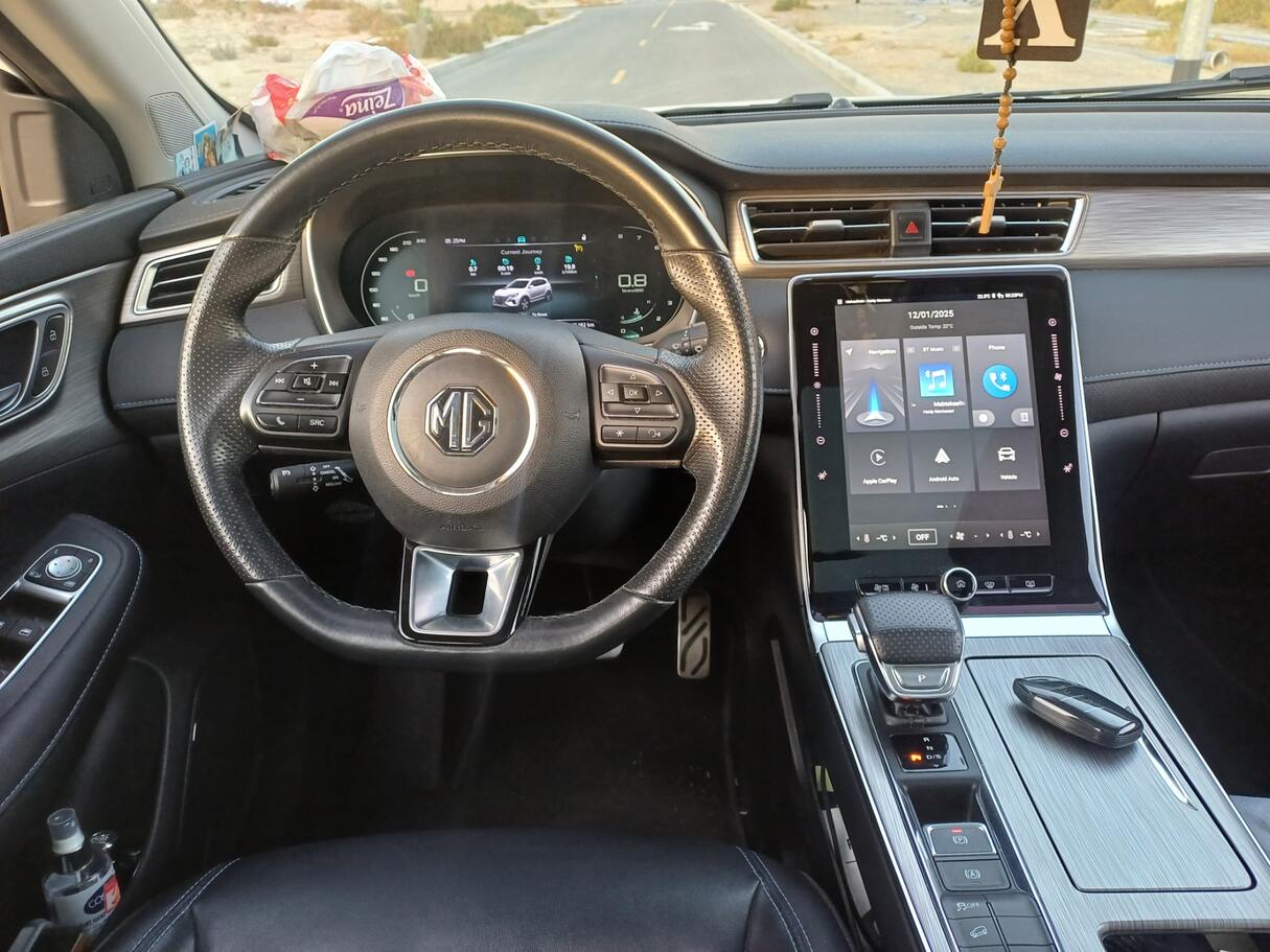 Car image 17