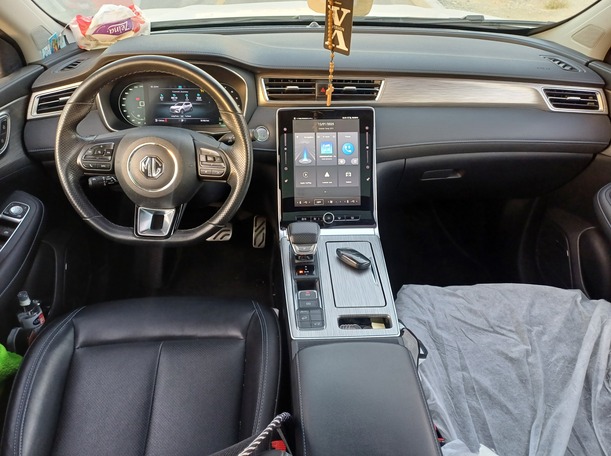 Car image 15