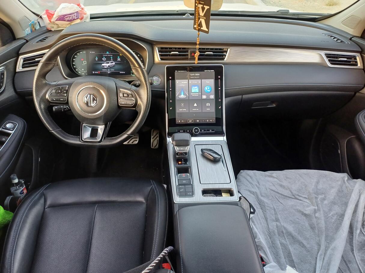 Car image 15