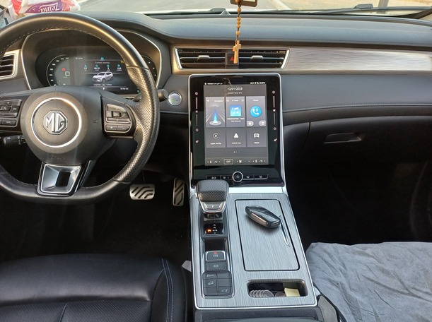 Car image 16