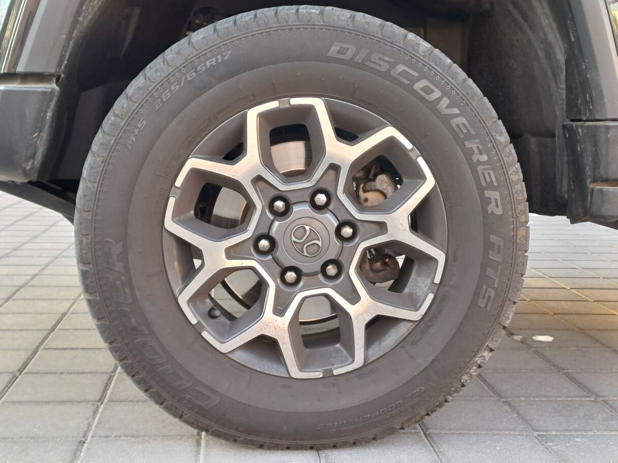 Car image 9