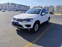 Used 2015 Volkswagen Touareg for sale in Dubai