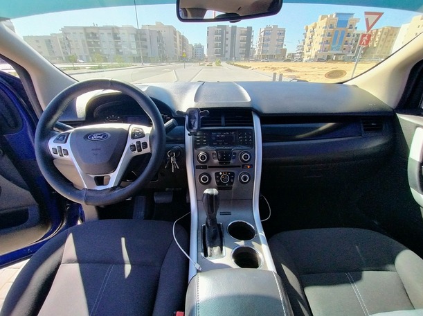 Car image 14