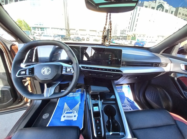 Car image 15