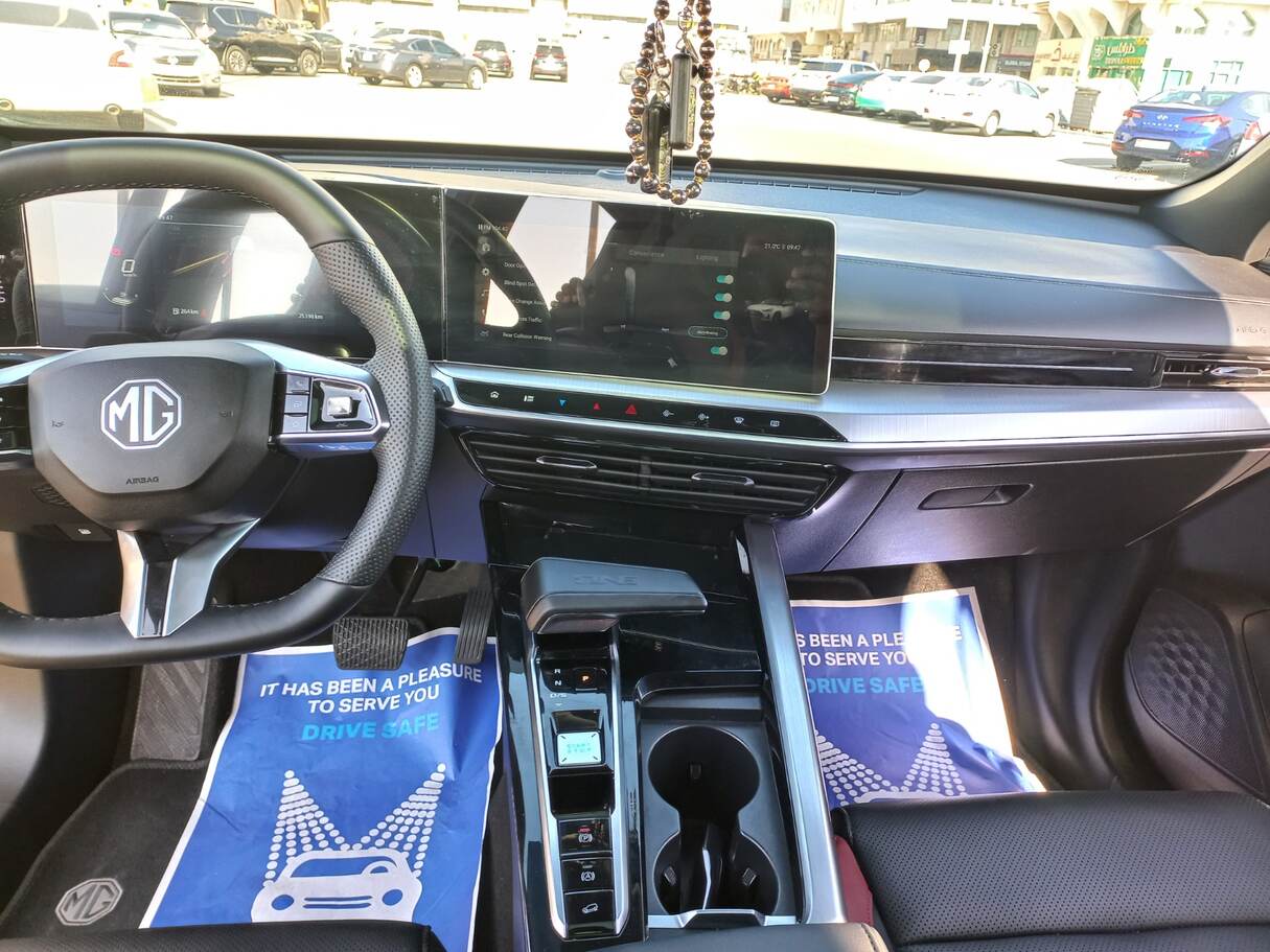 Car image 17