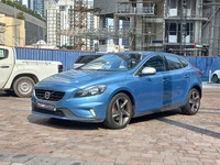 فولفو V40