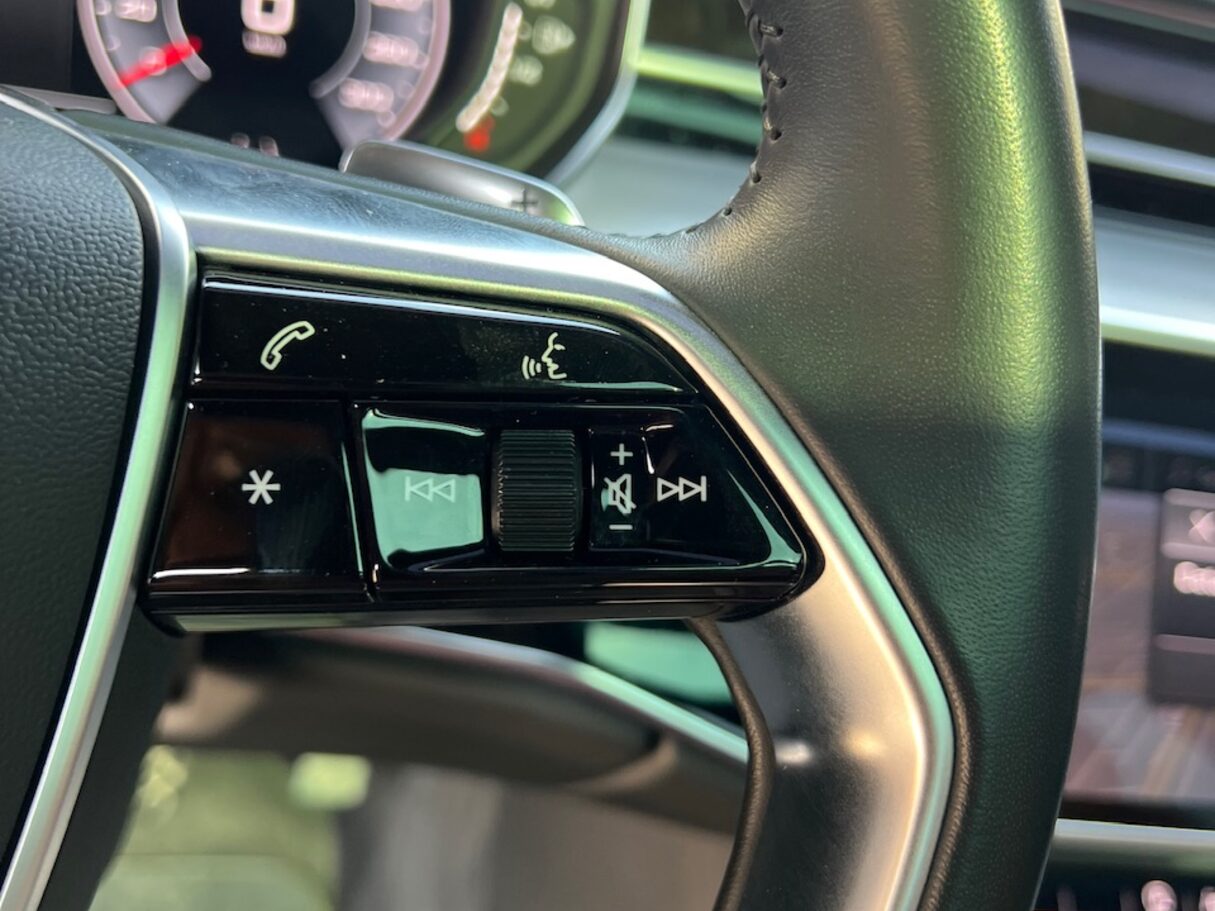 Car image 25