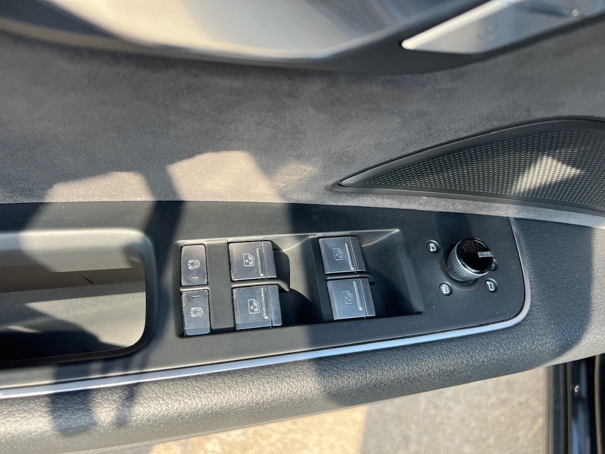 Car image 28