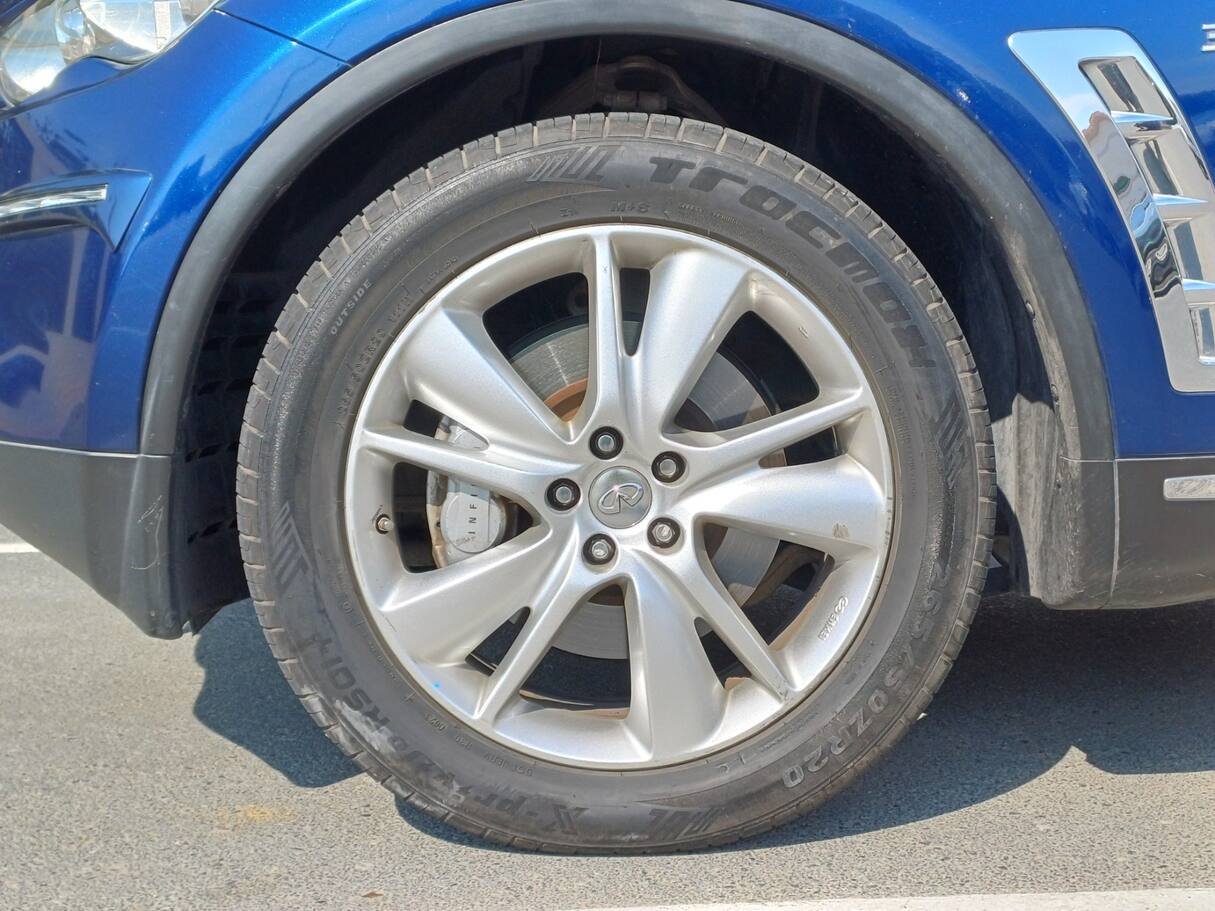 Car image 9