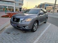 Used 2015 Nissan Pathfinder for sale in Dubai