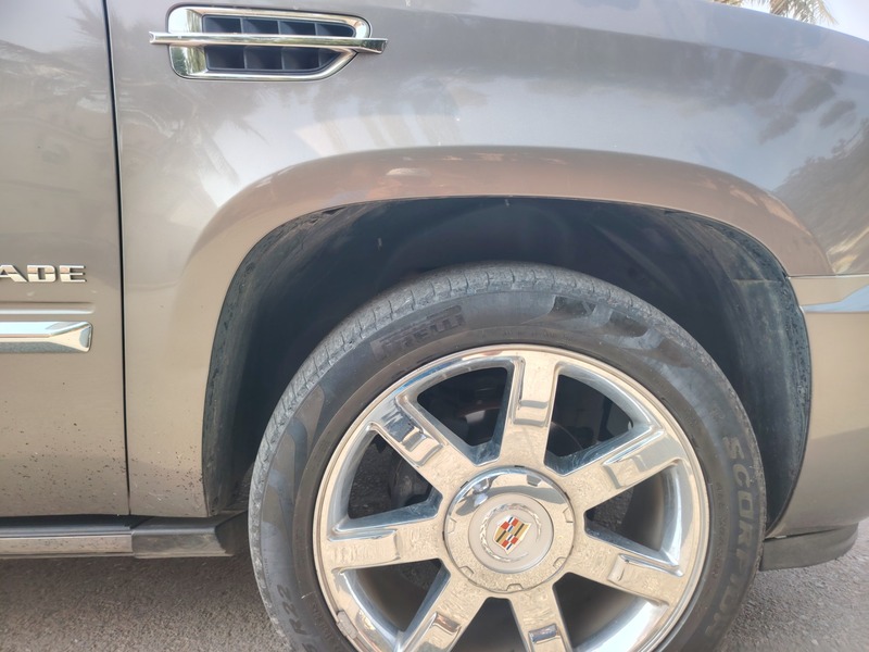 Used 2014 Cadillac Escalade for sale in Jeddah