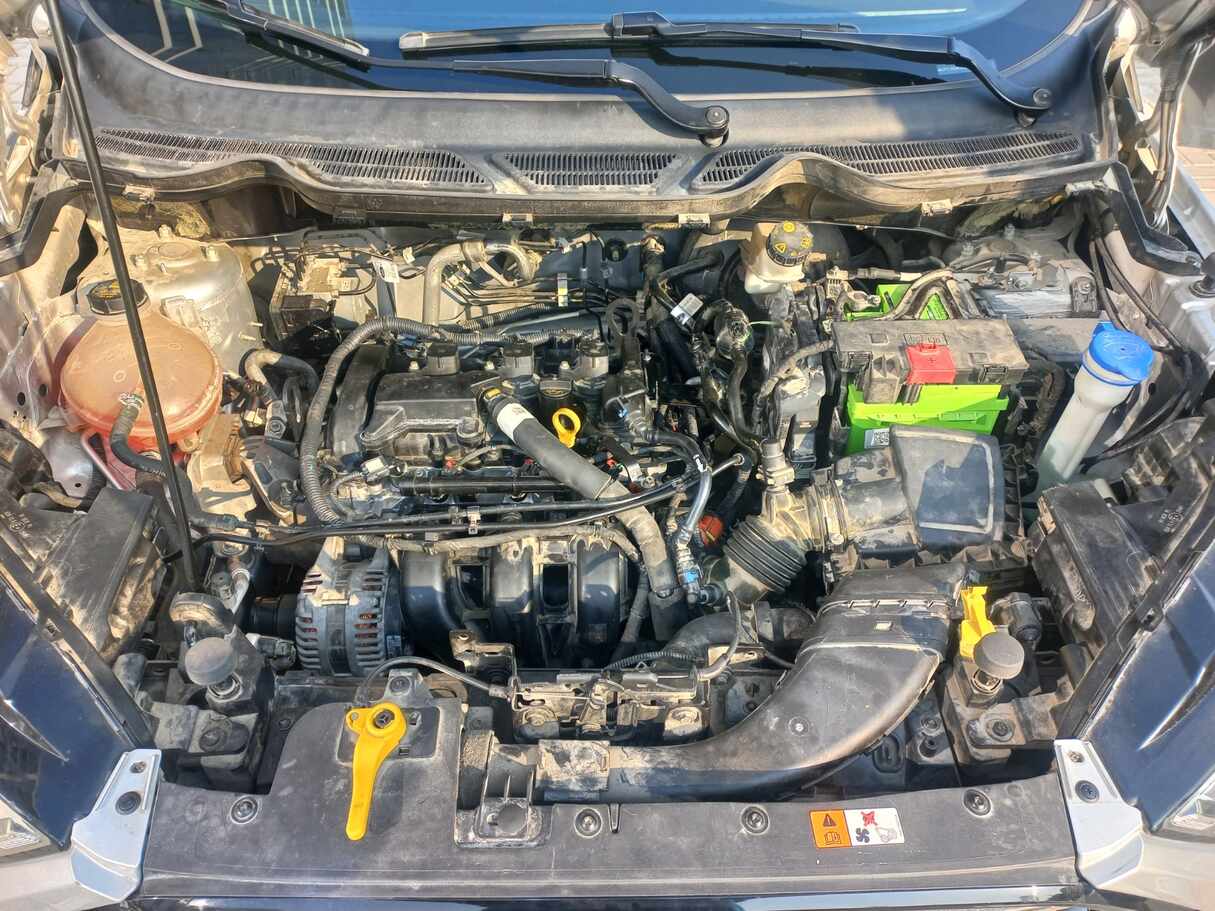 Car image 19