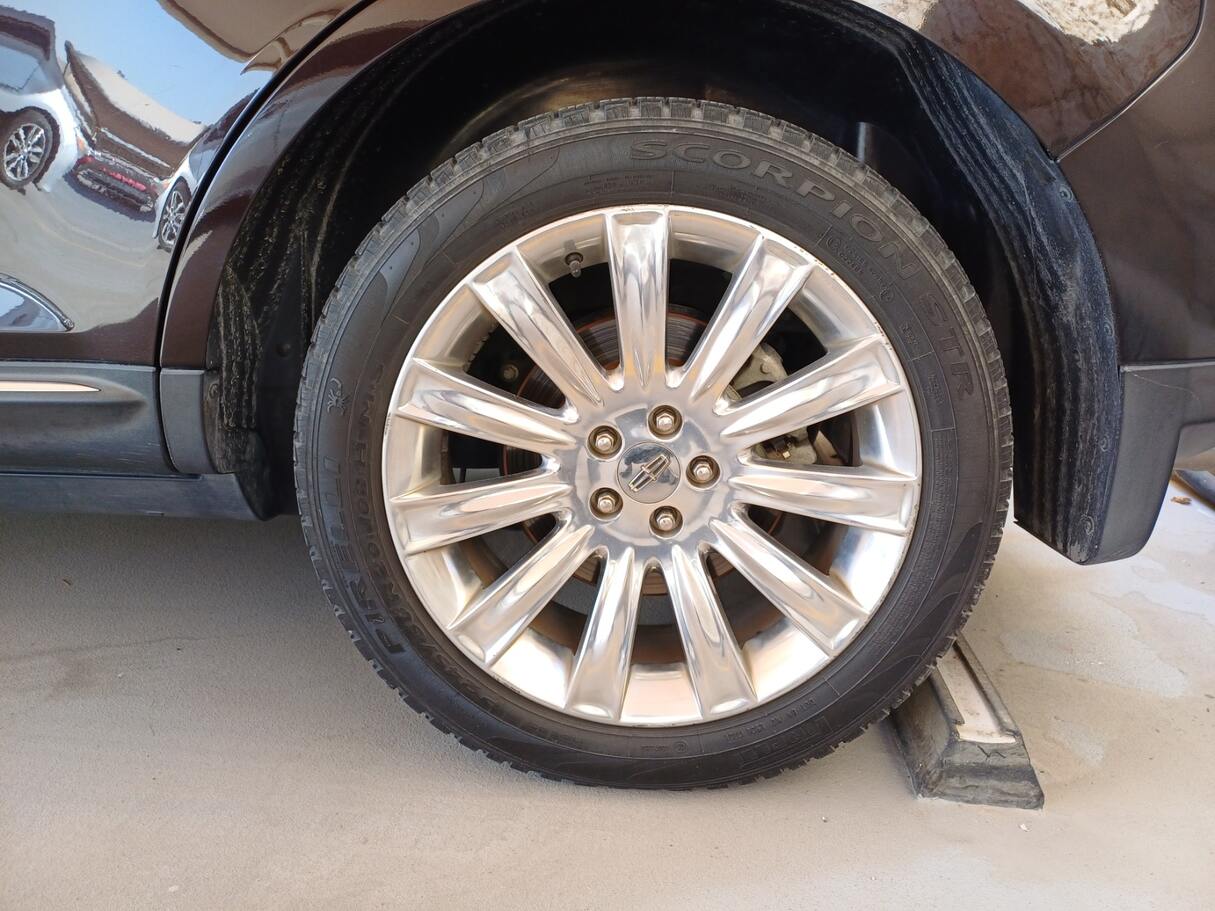 Car image 9