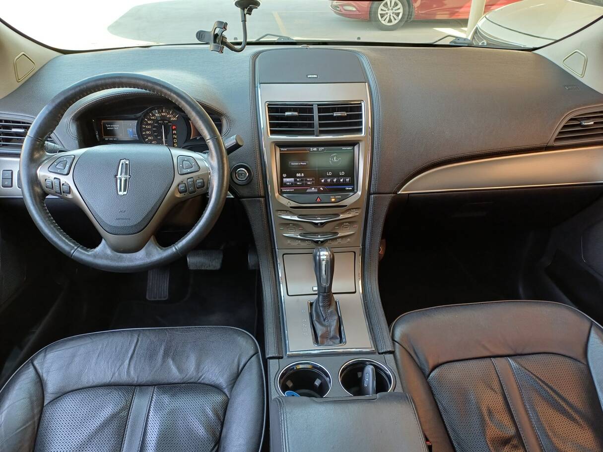 Car image 16