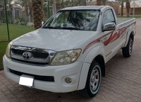 Used 2010 Toyota Hilux for sale in Riyadh