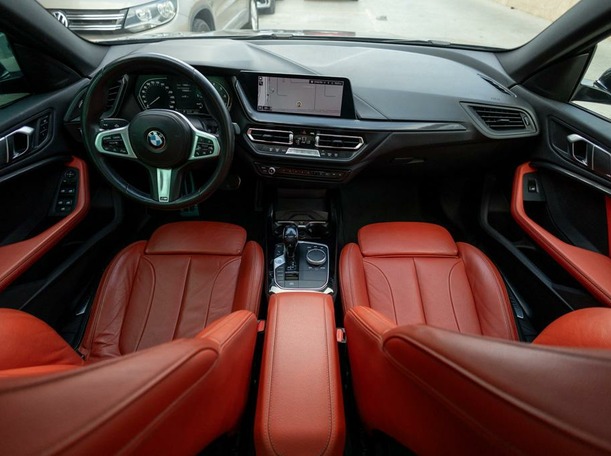 Car image 14