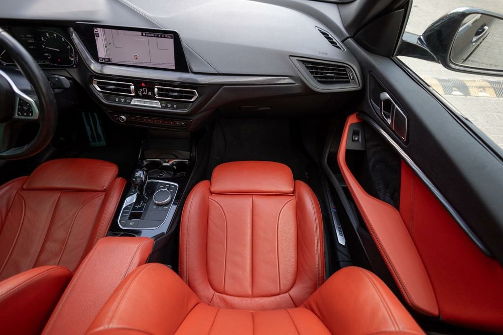 Car image 17