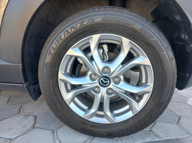 Car image 9
