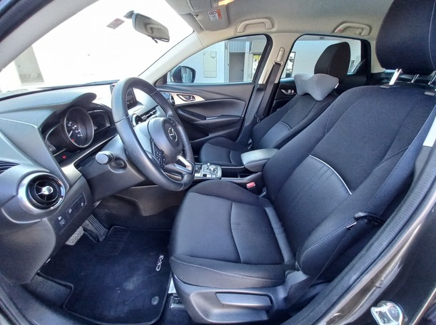 Car image 12