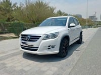 Used 2011 Volkswagen Tiguan for sale in Dubai