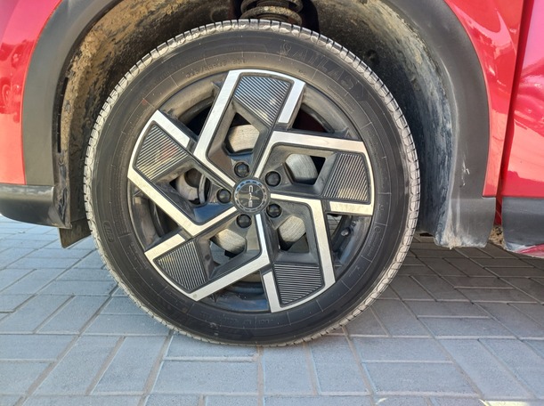 Car image 9