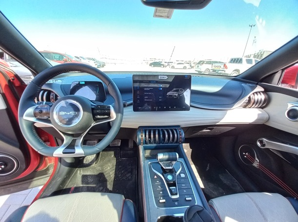 Car image 14