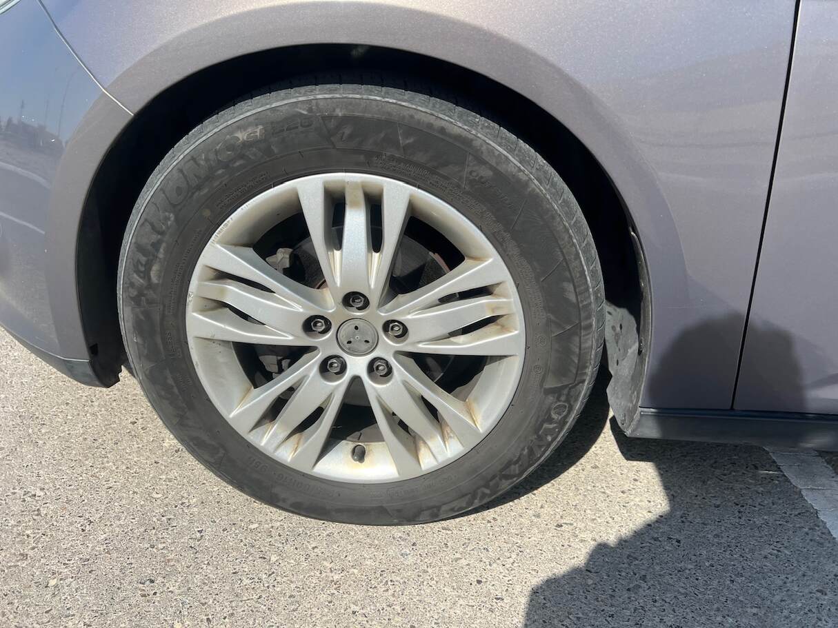 Car image 9