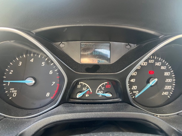 Car image 19