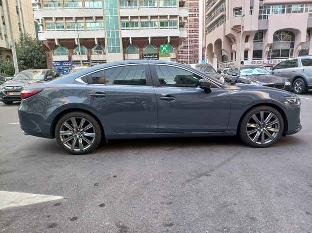 Car image 4
