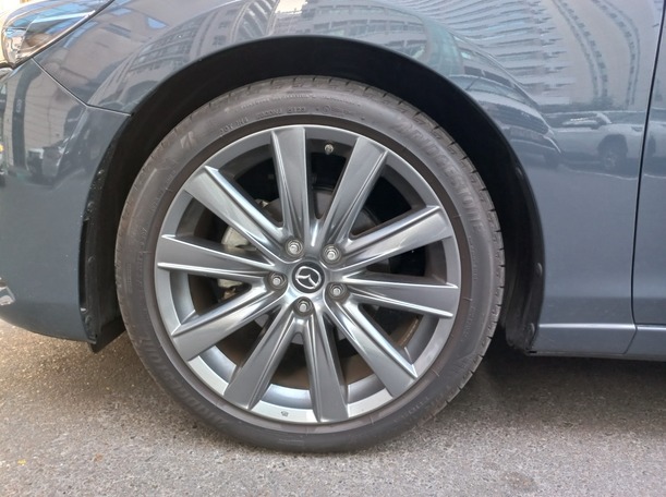 Car image 9