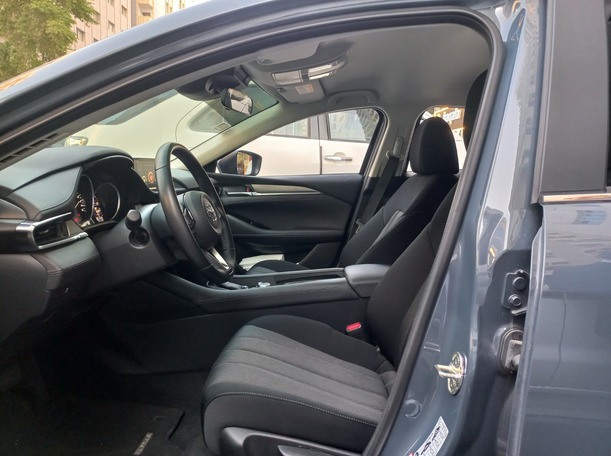 Car image 12