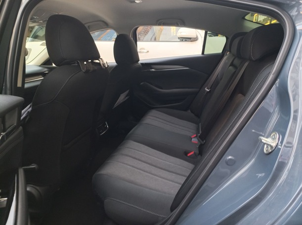 Car image 13