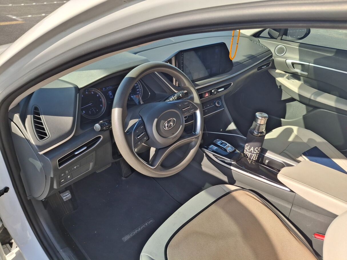 Car image 11