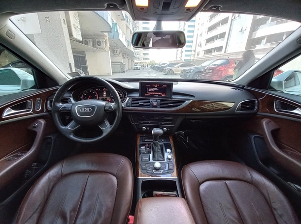 Car image 14