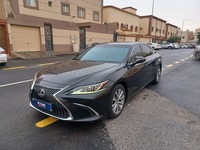 Used 2019 Lexus ES350 for sale in Riyadh