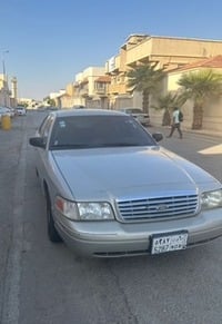 Used 2010 Ford Crown Victoria for sale in Qasim / Breda